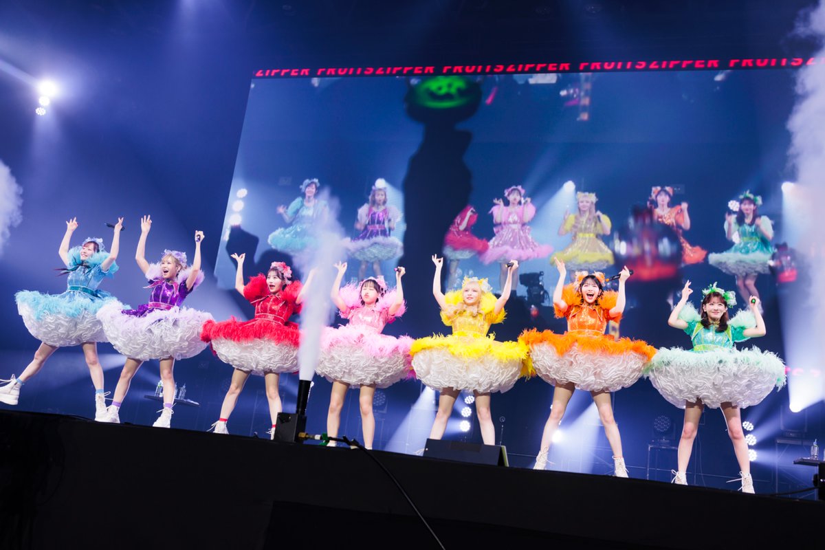 ✨🎉 FRUITS ZIPPER 東京ドーム公演開催当日 🎉✨

「FRUITS ZIPPER SPECIAL LIVE 2026 IN TOKYO DOME『ENERGY』」

📍東京ドーム

\\ 開演まであと さん 時間...❗️❗️//

間も無く開場の時間となります💚🩵💜💛🧡❤️🩷
開場中を含め、
ステージの写真/動画撮影は禁止のためご注意ください📸❌