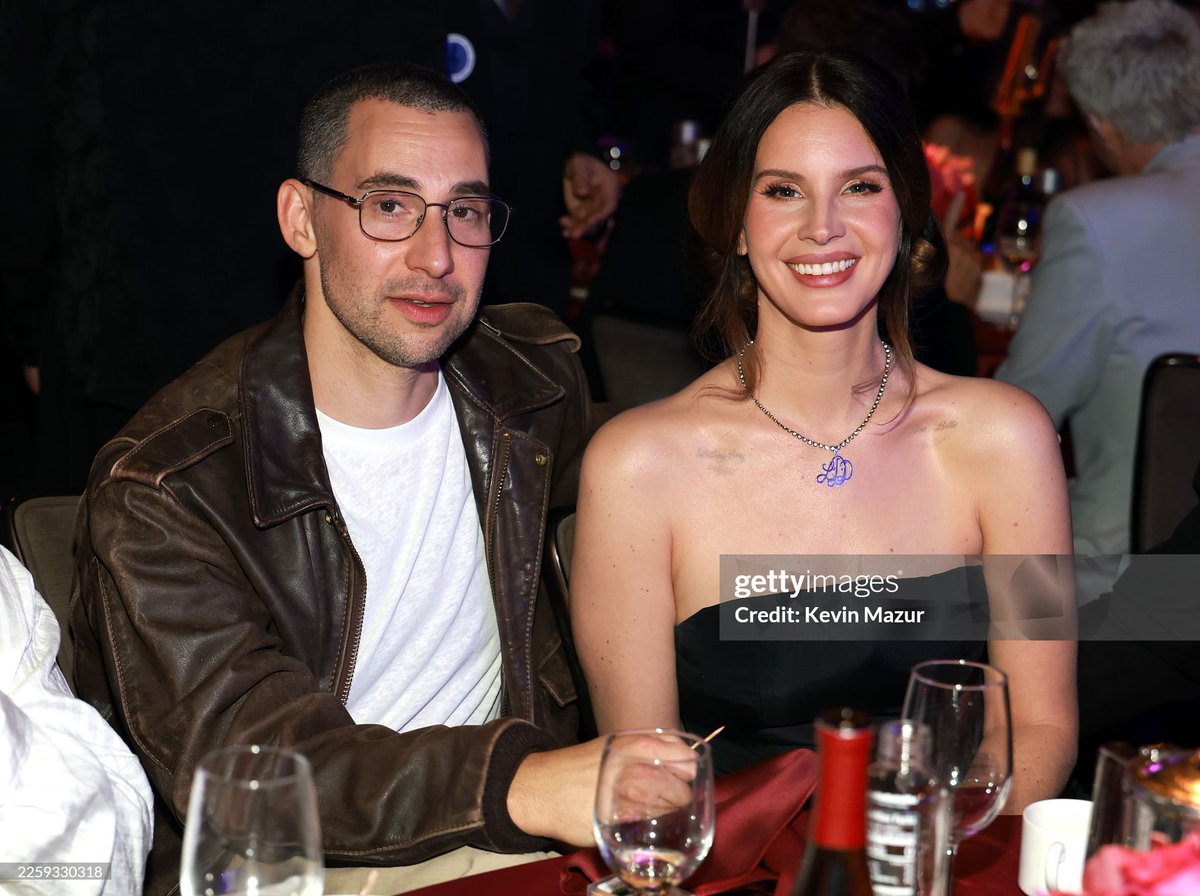 lanadelreyad's tweet photo. Lana Del Rey com Jack Antonoff 🖤👼 https://t.co/X3qoiMXYQ6
