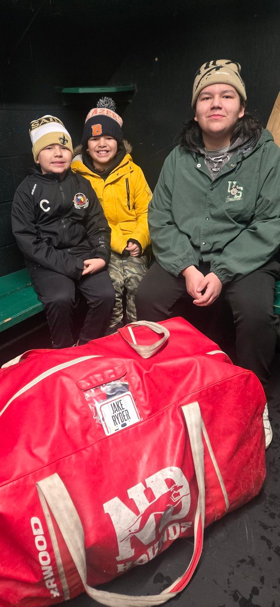 Big_G_09's tweet photo. @SaskatoonMHA Another great day of hockey for #FlyerIceDogs  🐾 winning the "B" side and a #CandyCup 🍬🏆 out in Wakaw 🌾🇨🇦 Braved bad weather too 🧊🙏 #anythingforhockey 🏒 #hockeyday #BullsClub 🐂 https://t.co/RmIXvNhlC0