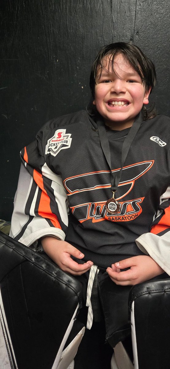 Big_G_09's tweet photo. @SaskatoonMHA Another great day of hockey for #FlyerIceDogs  🐾 winning the "B" side and a #CandyCup 🍬🏆 out in Wakaw 🌾🇨🇦 Braved bad weather too 🧊🙏 #anythingforhockey 🏒 #hockeyday #BullsClub 🐂 https://t.co/RmIXvNhlC0