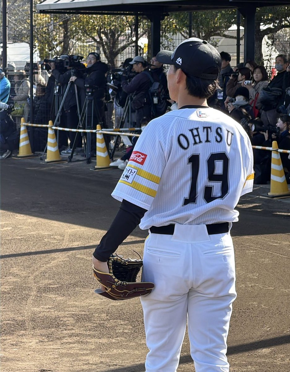 早く着たかった」 ソフトバンク大津亮介投手 背番号「19」のユニホーム