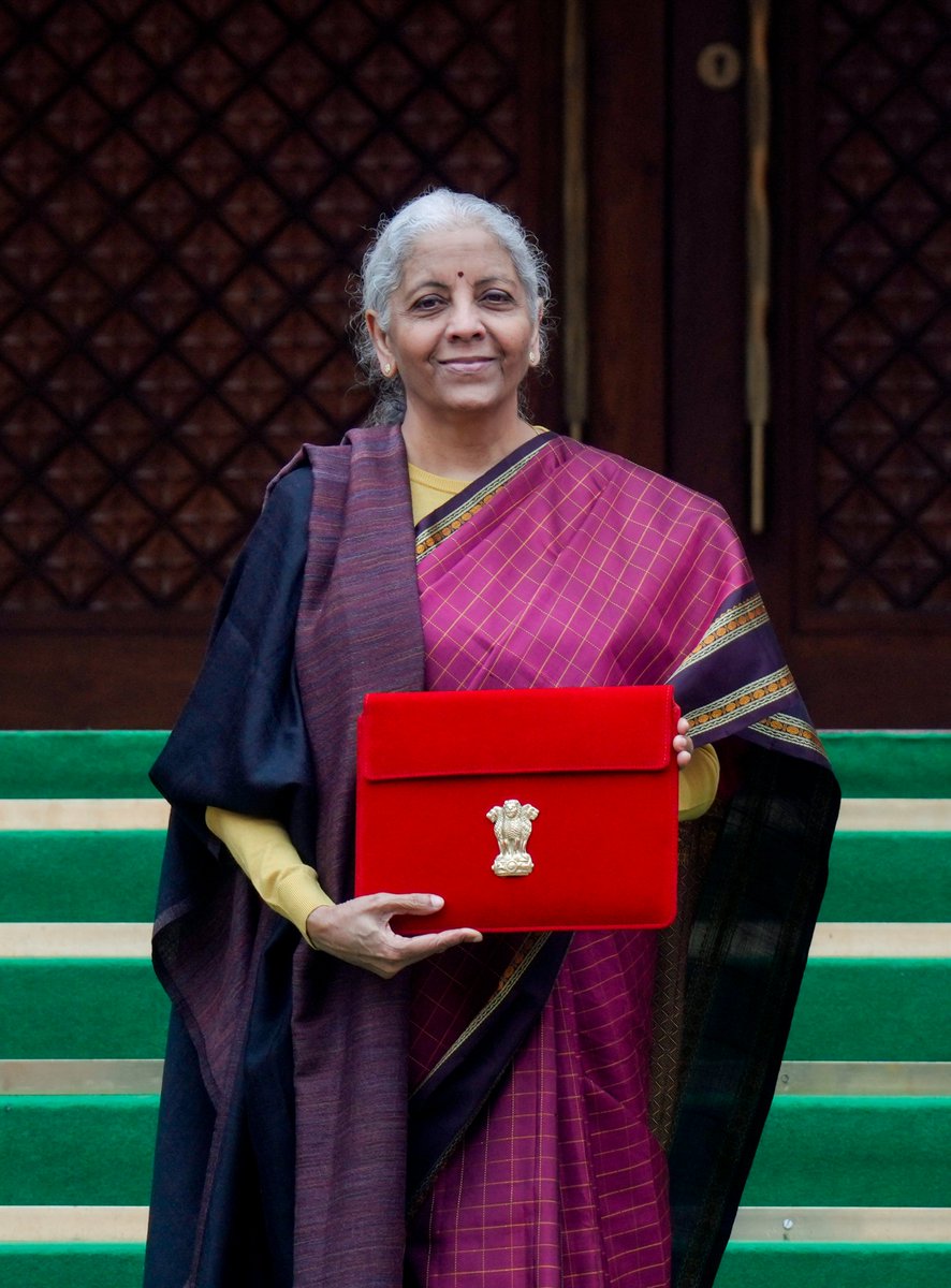 SoniyaMT's tweet photo. केंद्रीय अर्थमंत्री निर्मला सीतारामन थोड्याच वेळात २०२६चा अर्थसंकल्प मांडणार #मटाबजेट२०२६ 
#matabudget2026
#MTArthsamwad2026 https://t.co/f4IghJHsKq