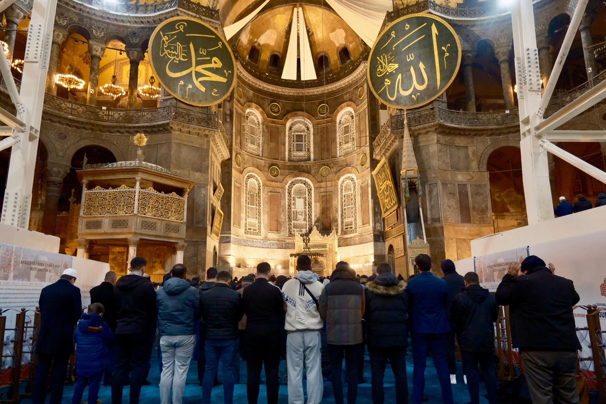 📍 Ayasofya

81 ilimizden üniversite temsilcilerimizle aynı safta kıyama durduk, ahdimizi tazeledik.

Şahitlik olan sabah namazının bereketi üzerimize olsun..