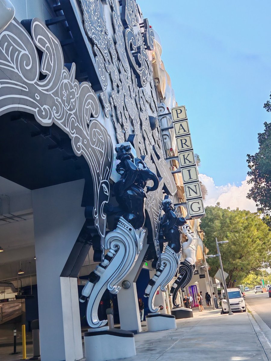 aifsptyu's tweet photo. A unique architectural design, a perfect blend of art and function! 🏙️ https://t.co/mw39b56ZYg