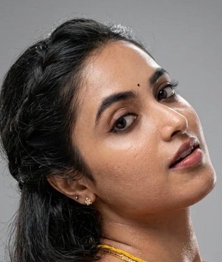 Anni: dai potta, nama veetu velakari oda aluku saree la ni paka thevdiya mari iruka di.

Me: thx anni.

Anni: haha, seri en amma, thangachi vanthu irukanga, nala coffee potu eduthutu va.

Me: inta dress laya anni.

Anni:ama di potta,coffe kudithutu avanga kal la vilunthu kumbidu.