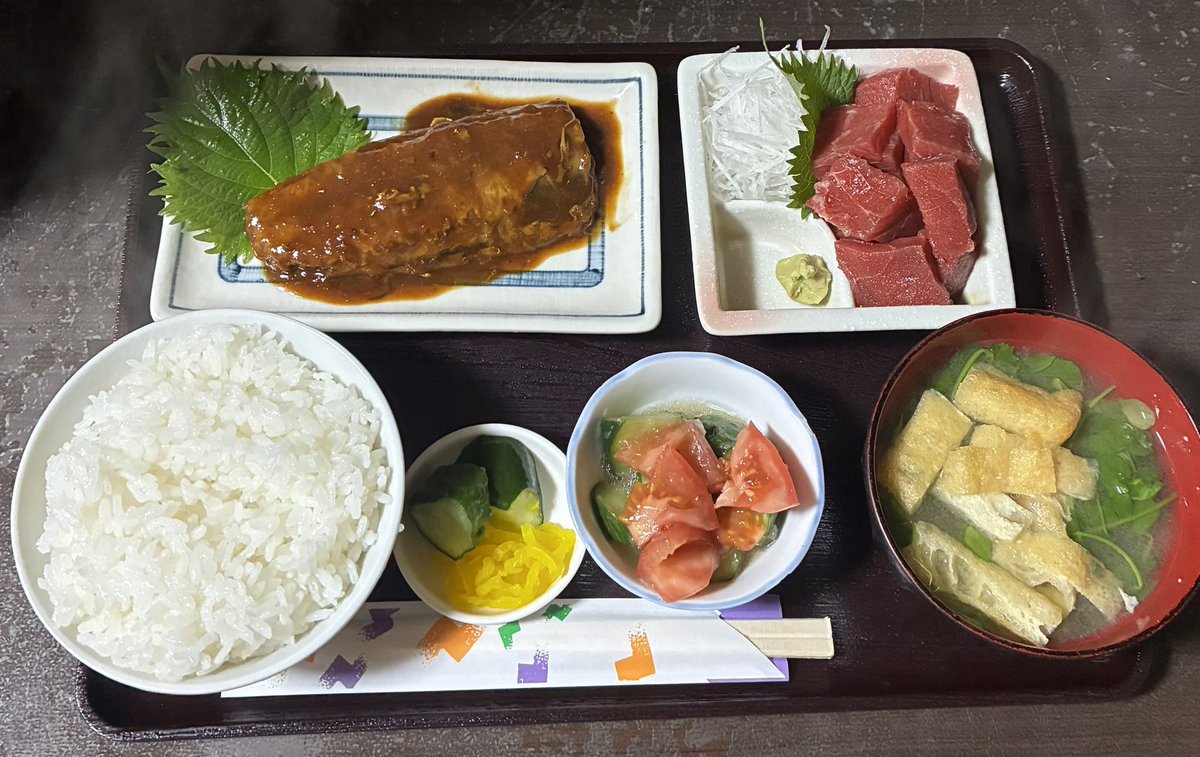 トレンチ、ランチ、定食など10枚 ランチ営業、終了しております。 夜営業は18:00開始予定。 夜も