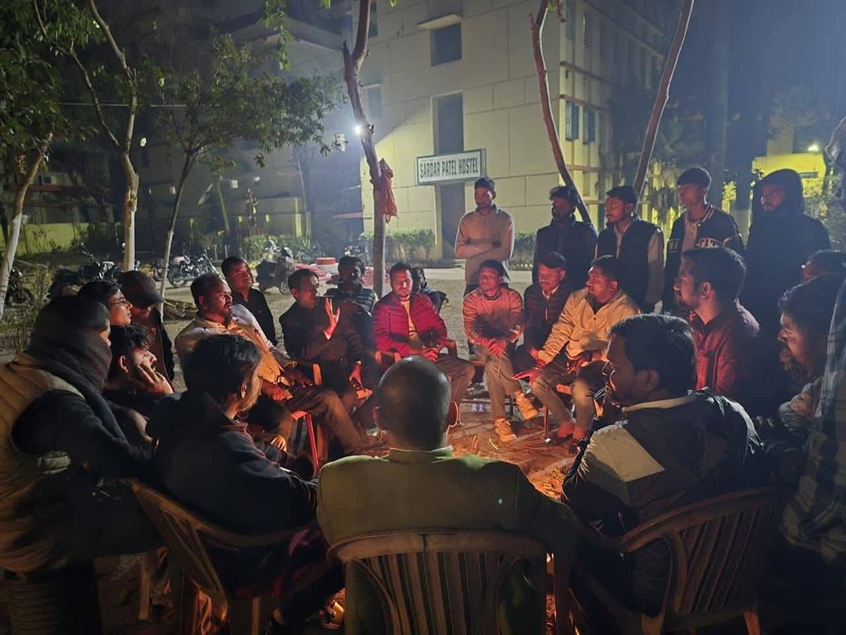 🚨 2 फरवरी 2026 को पटना यूनिवर्सिटी से बड़ा शांतिपूर्ण मार्च मंडल 2.0 निकाला जा रहा है.

UGC के नए नियम को लागू करवाने के लिए और सुप्रीम कोर्ट द्वारा लगाए गए स्टे को हटाने के लिए जिसकी तैयारी को लेकर सरदार पटेल छात्रावास में पटना के तमाम छात्रावास के लोगों की कल बैठक हुई है।