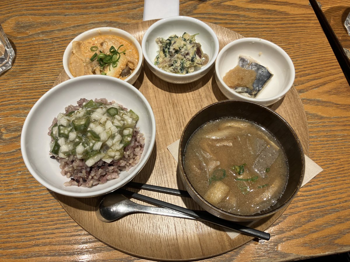 Тхір(🍅🦅) — визнаний раменоблогер tweet media