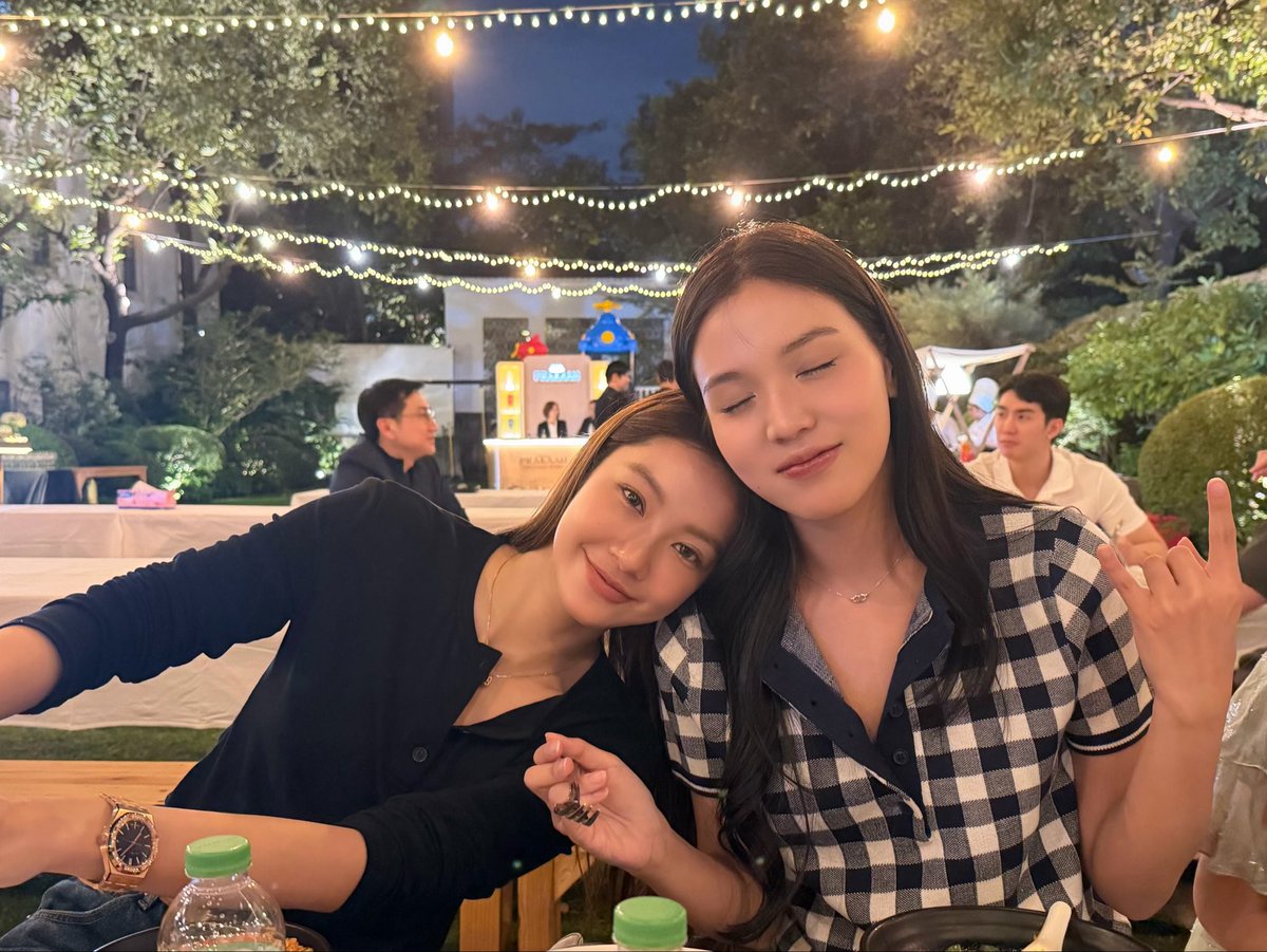 widwnnyj's tweet image. sometimes all a girl needs in life is a namtanfilm x emibonnie switch up 

#namtanfilm #emibonnie