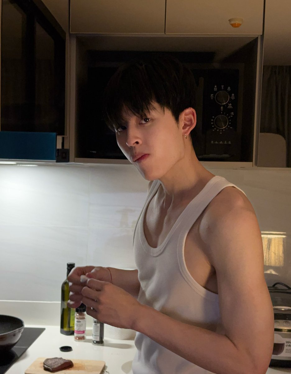 punch 𝜗𝜚˚⋆ tweet media