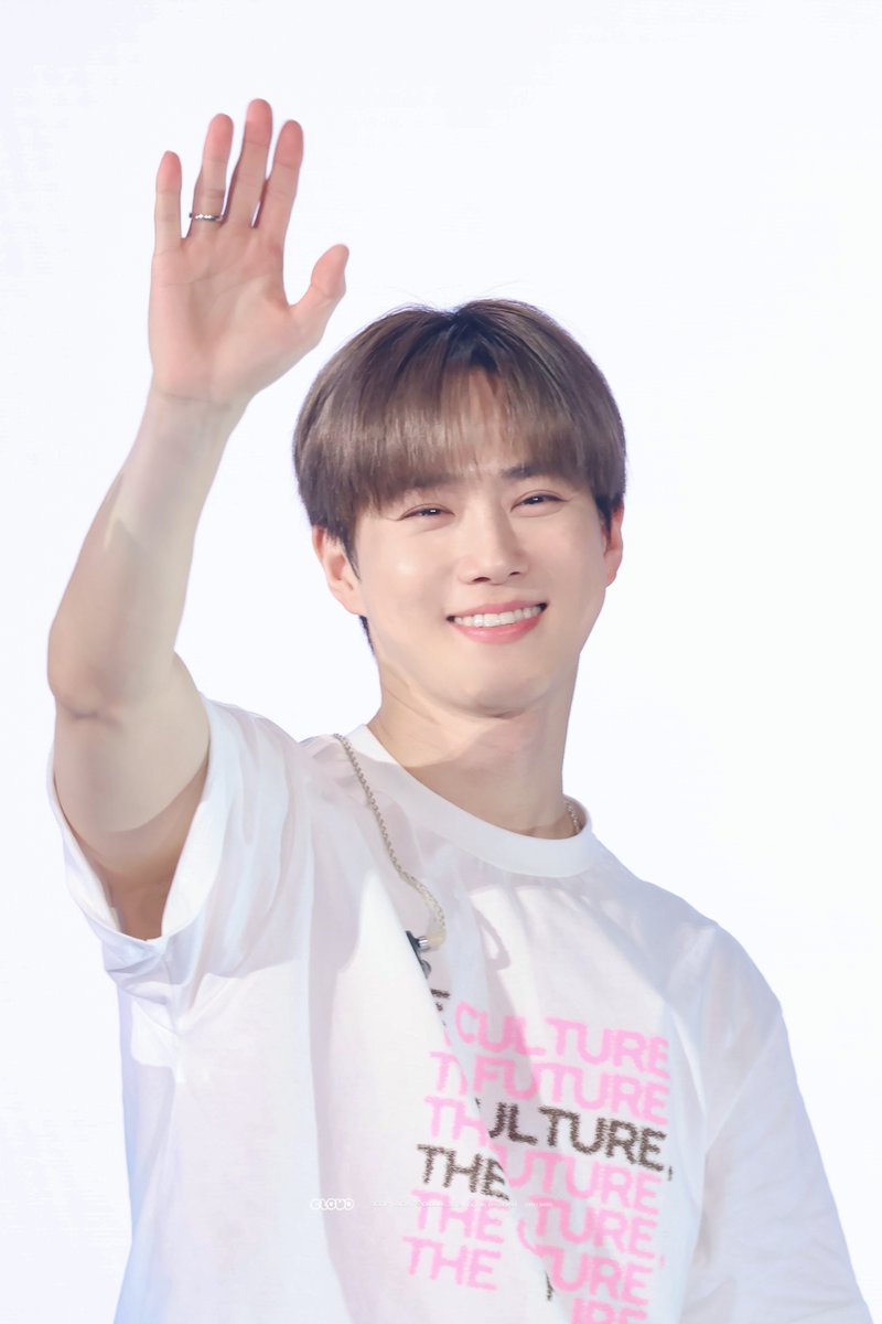 CLOUD_rto's tweet photo. 260131 SMTOWN in FUKUOKA 
💘🤴🏻🖐🏻🎀💍🩷또 봐용  
 #수호 #SUHO #김준면  #金俊勉 #スホ @weareoneEXO https://t.co/9RhJNYBpLB