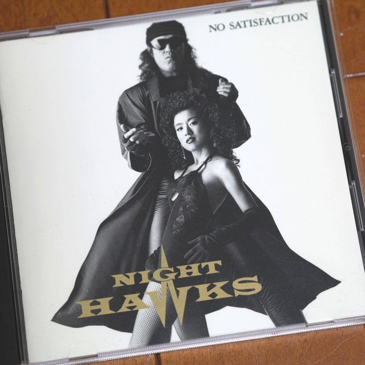shu_ota2's tweet photo. Night Hawks 岩下さん による「Lookin’ For Love」(アルバム「No Satisfaction」(‘92年)収録)のギター•プレイです。
　↓
https://t.co/yVpo0naCNo

岩下さん の ギター•プレイは もとより���艶っぽいVoも良い雰囲気が出ていますので、是非！

#LookinForLove, #NoSatisfaction, #NightHawks https://t.co/7oPlWfF3qZ