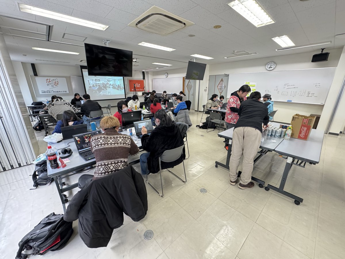 tossyz's tweet photo. IGDA東北主催のGlobal Game Jam福島会場、絶賛開発中！ #ggj26 #ggjjp https://t.co/HSxTrK2MC1