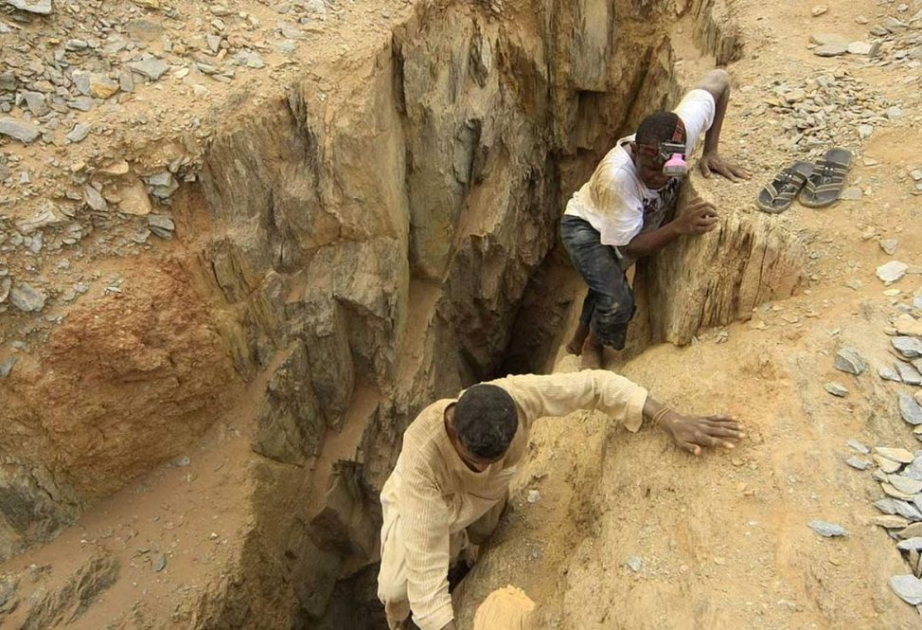 Hundreds Feared Dead After Mine Collapses 
bit.ly/3WrGSOb