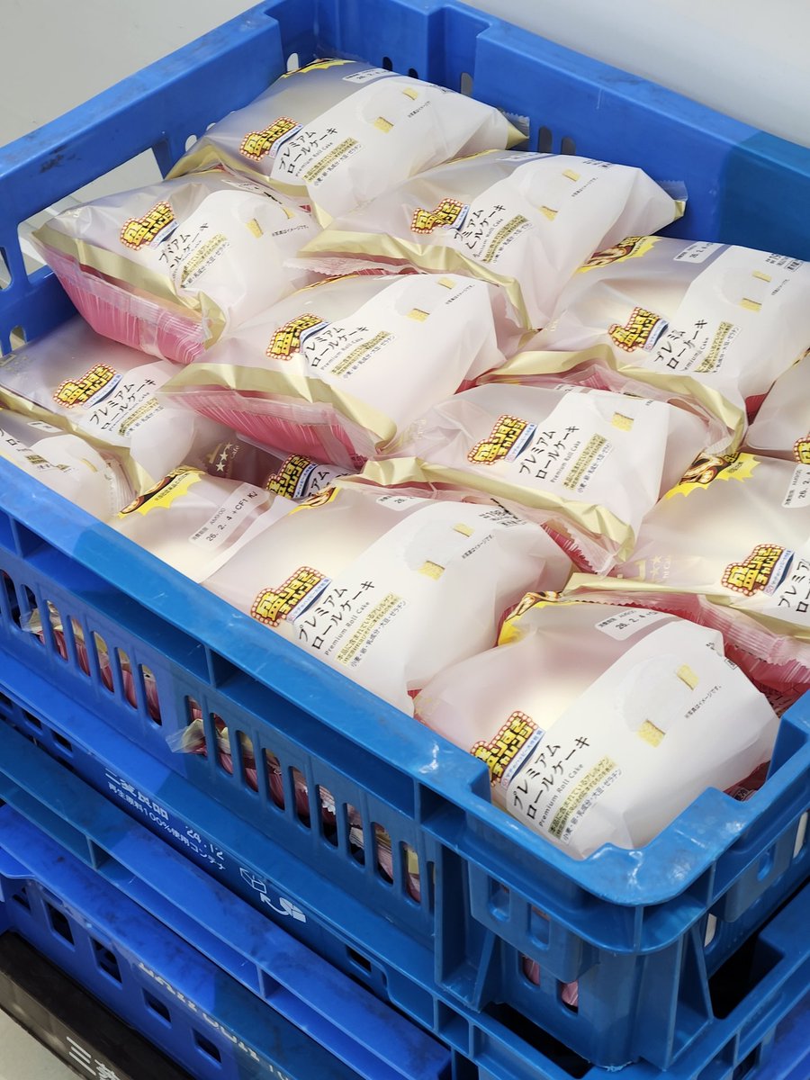 盛りすぎチャレンジ勝利✌️← プレミアムロールケーキ 調子ぶっこいて