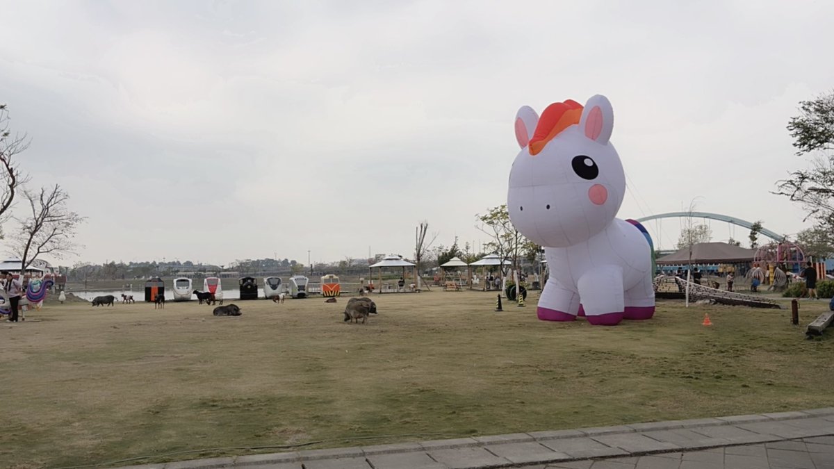 假日放電行程😊
這邊滿好玩～
可以玩車又可以跟小動物互動❤️
#屏東親子遊