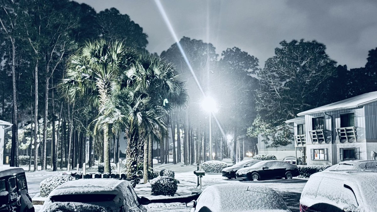 JordanFWhite's tweet image. Snowstorm in Myrtle Beach, SC. Happens once a decade #snowstorm #southernsnow #myrtlebeach #sc @weatherchannel #jordanwhitemusic #blizzard #snowicane