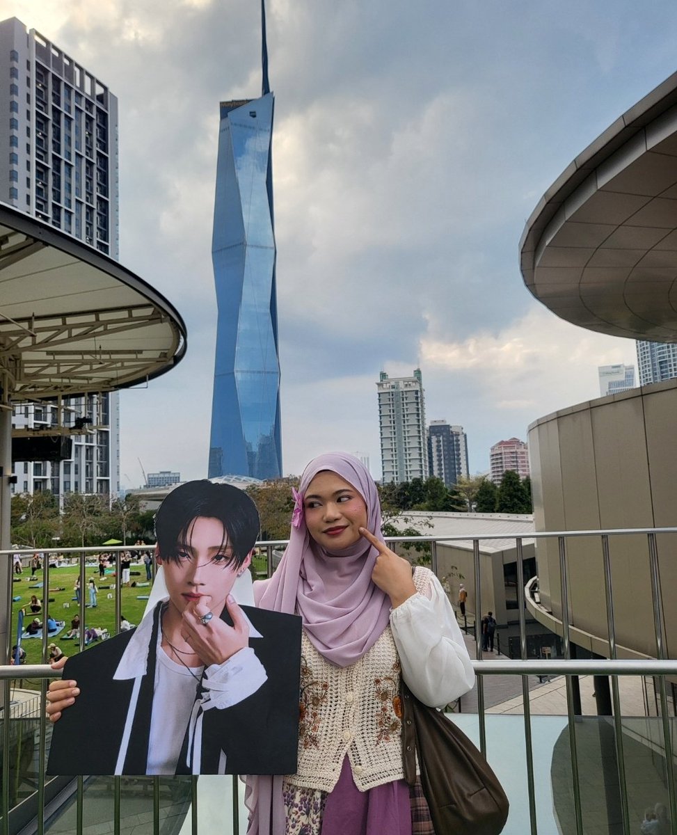 joonie_hans's tweet photo. Nak post jugak satu gambar with my shuben(s) semalam. Big thanks to @ForMYALD1 for the cute props <33
#ALD1stChapter https://t.co/KpUG1HNhmF
