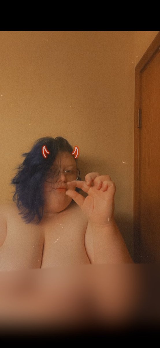 Sky_92501's tweet photo. Look how hot I look you should add your money to my account to satisfy me since your little penis can't 🤭😂 https://t.co/P006EA2F3n
