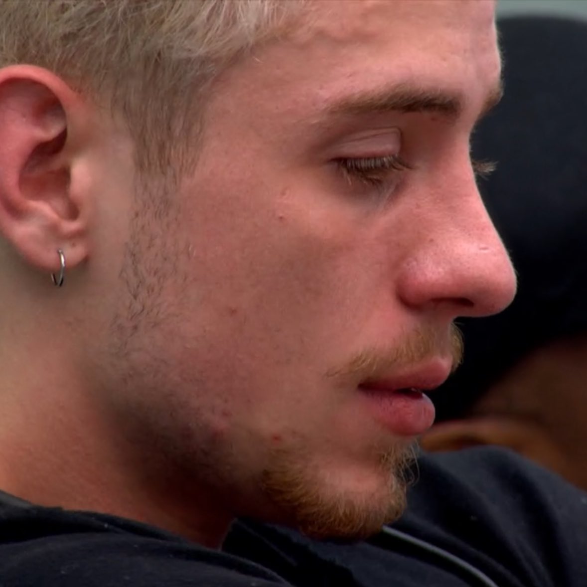 poponze's tweet image. Juliano Floss está chorando com medo das acusações de Sol Vega:

“Pode acabar com a minha vida.” #BBB26