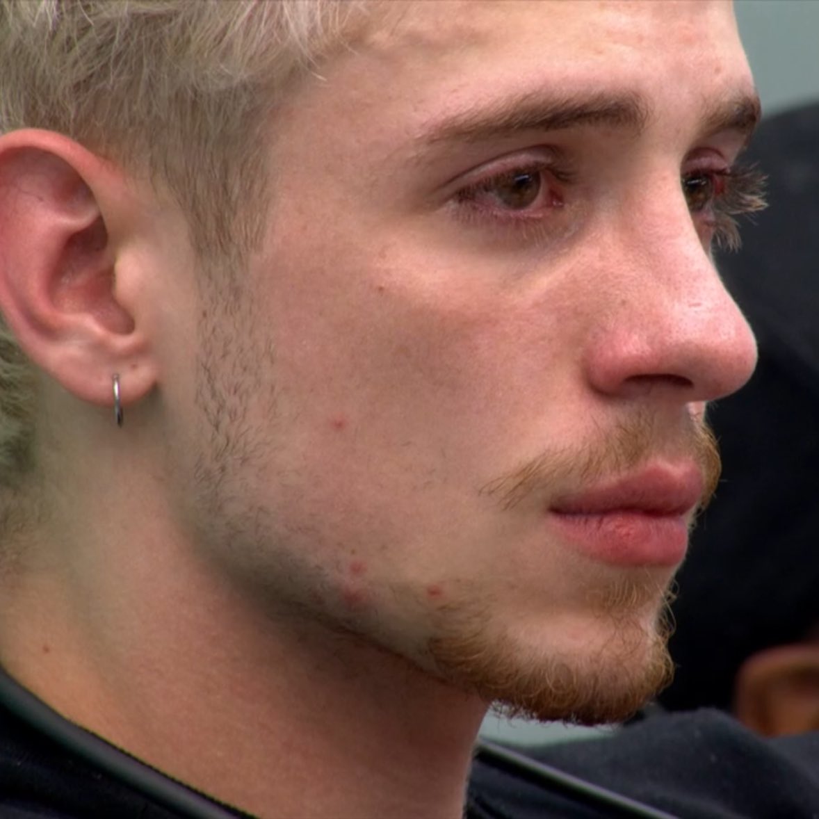 poponze's tweet image. Juliano Floss está chorando com medo das acusações de Sol Vega:

“Pode acabar com a minha vida.” #BBB26