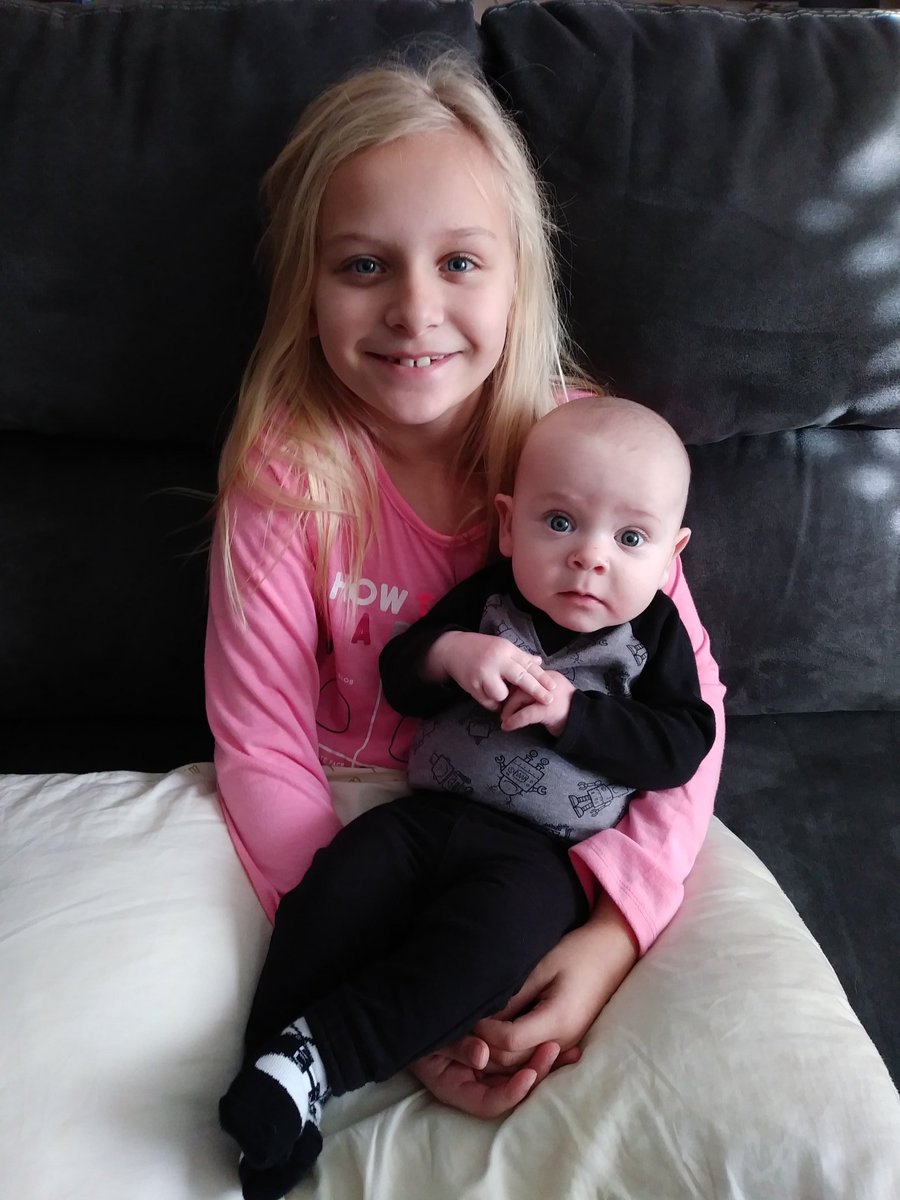 AmyParten32's tweet photo. Then vs Now #brotherandsister #bigsis #siblingslove https://t.co/iSR9EwfU86