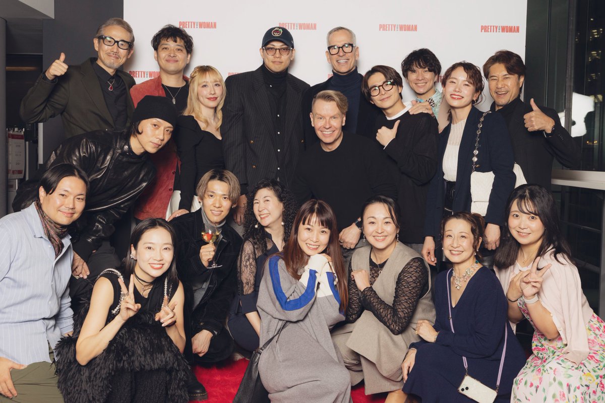 YOUSAYSAY's tweet image. 先日PRETTY WOMANオープニングパーティに参加させていただきました
キンキーな皆さんともお会いでき、思い出に浸ったり、最高の時間でした
PRETTY WOMANの夢を追い続ける、というメッセージブッ刺さりました、曲もキャストもセットも全て素晴らしくて感無量でした💋