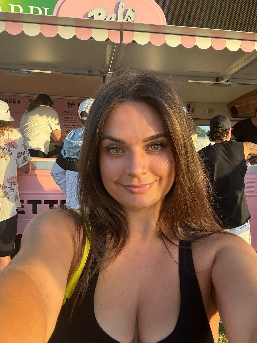StacieSummers tweet media