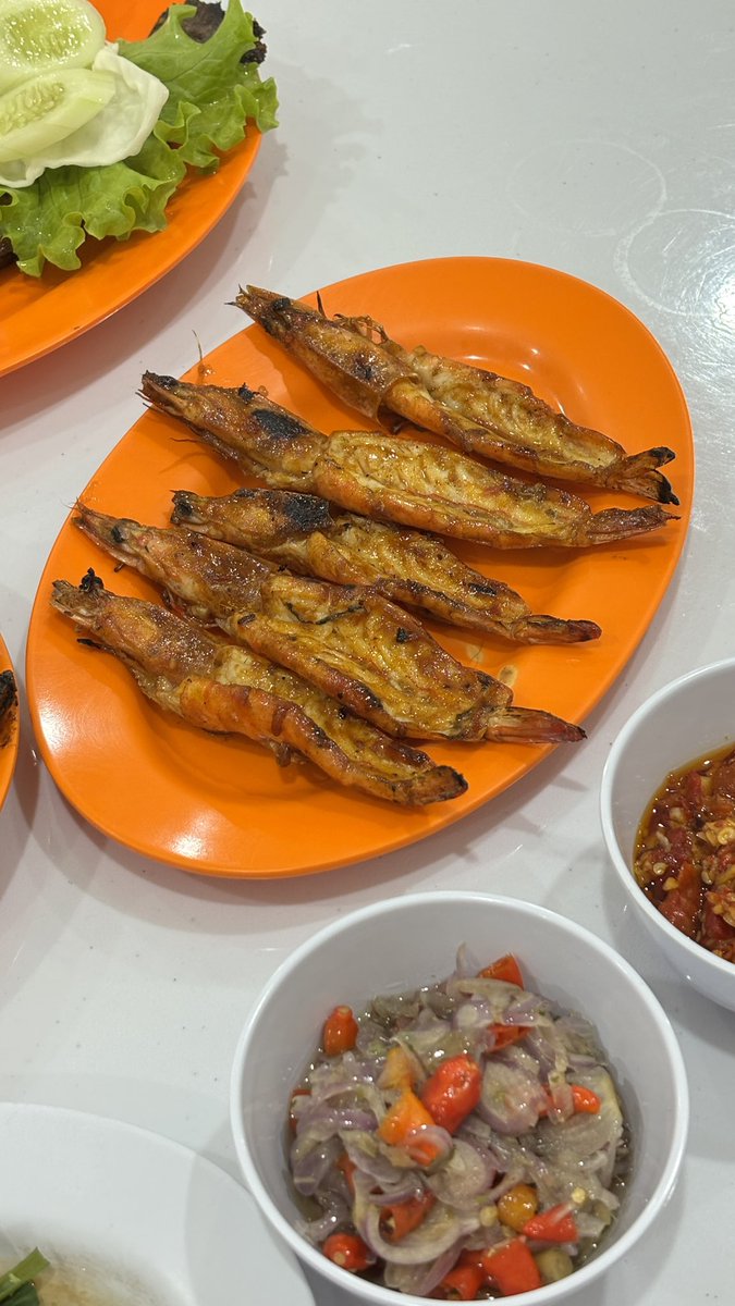 ANSRMD's tweet photo. Nikmat banget makanku semalem, terakhir ke Puri Nikmat tuh 2021 masih di tempat yang lama buka di perumahan gitu. Sejak pindah, baru ke sini lagi.

Ikan Patin 500gram abis sendiri, sambel matah sama sambel bawangnya juga enak👍🏻 https://t.co/6pGiU3OEV0