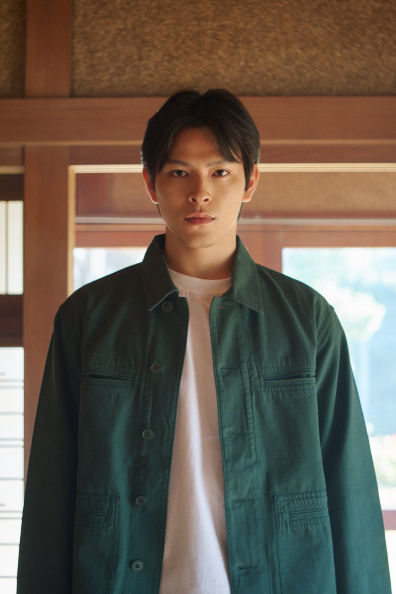 mahiru_kumo's tweet photo. メインキャスト紹介①

松大航也さん
兄「遠間木 健」役

最愛の妹のために奔走する、
少し怖がりで不器用な兄を演じていただきました。
男らしいカッコ良さに加え、
立っているだけで画になる佇まいを持つ役者さんです。

現場ではムードメーカーとしても
作品を支えてくれました。

▼instagram
https://t.co/f4gxBF0QJR

#真昼の蜘蛛隠れ　#松大航也