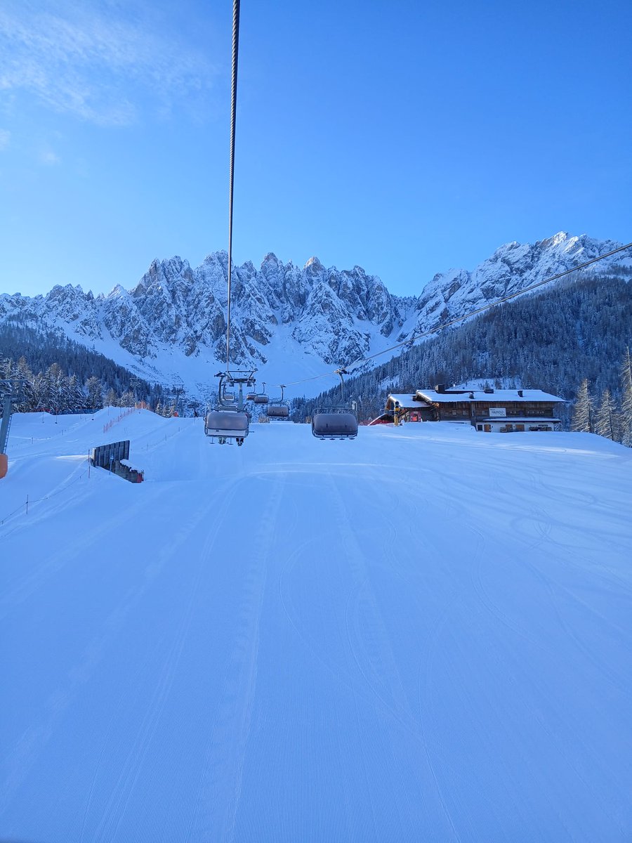 valpusteria's tweet photo. I Baranci a San Candido ⛷️☃️😍

Der Haunold in Innichen ⛷️☃️😍

#sancandido #innichen #sciare #baranci #dolomiti #montagna #mountains #südtirol #ski #Skifahren #trentino #valpusteria #pustertal https://t.co/VxnJoPID9n