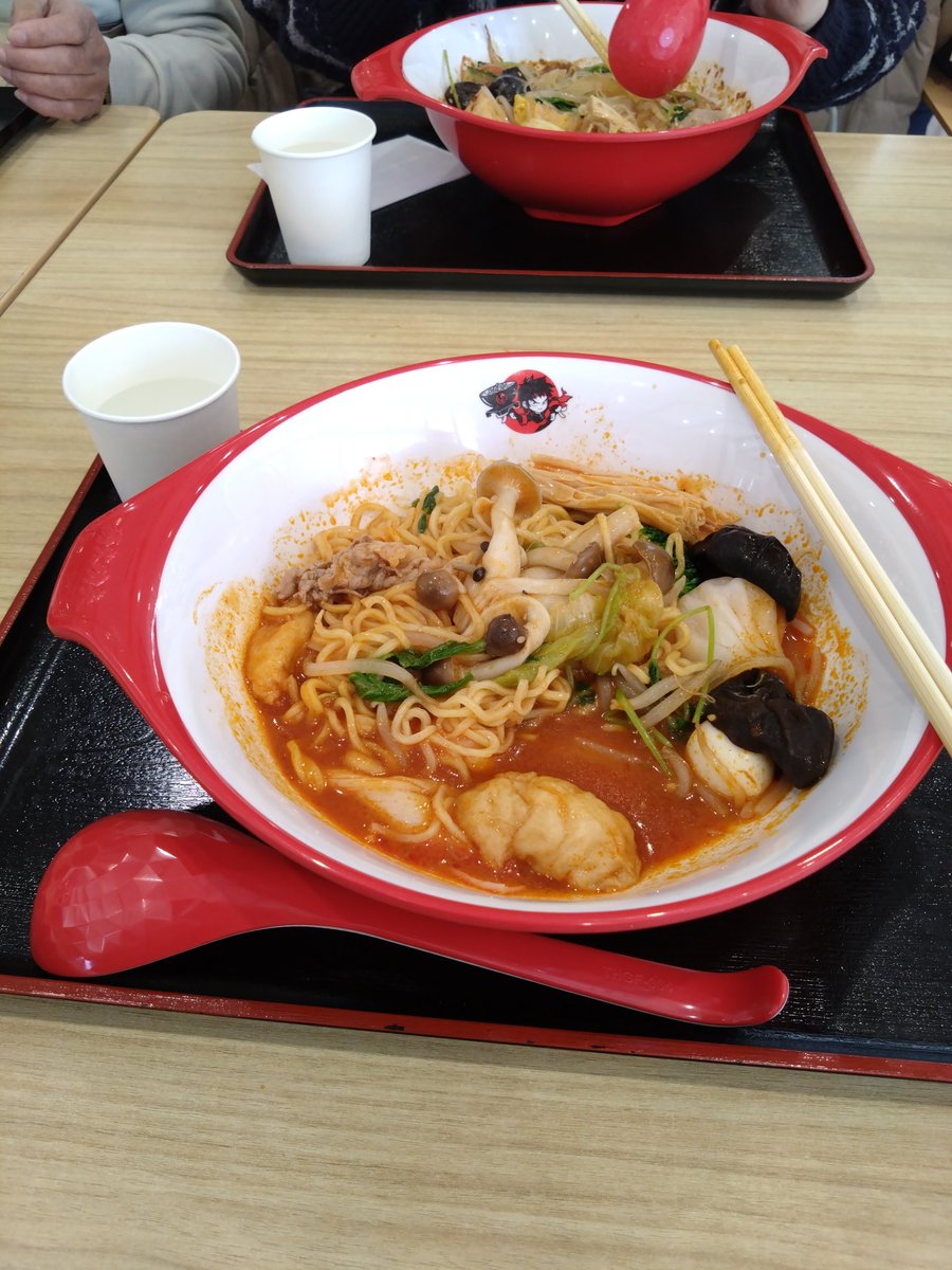 8pHappy's tweet photo. 初の麻辣湯。
辛くないのを頼み
あとで自分で辛味を調整。 https://t.co/MXtLfX68LH
