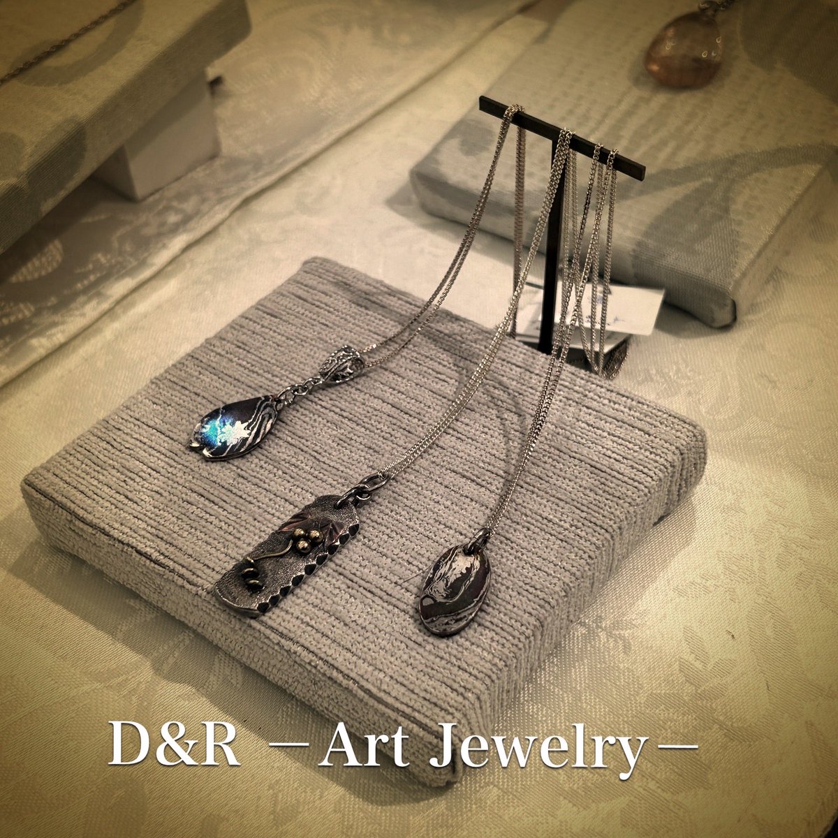 D_and_RJewelry's tweet photo. 本日から6日まで歌舞伎座木挽広場地下2階にて出展です✨
9時30分〜18時30分
Silver・天然石・Glass・組紐アクセサリー
たくさん揃えています。
お気軽にお立ち寄り下さい✨
#DandR
#silverアクセサリー
#天然石
#ウランガラス https://t.co/stMnqX151L