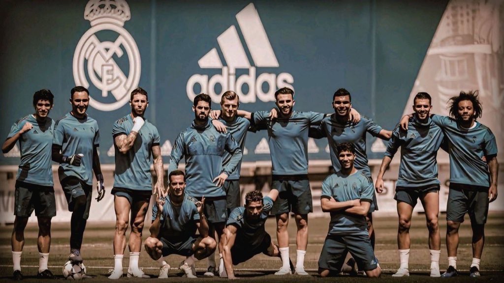 هذي التشكيلة لحالها تجيبلك السعادة 🤍