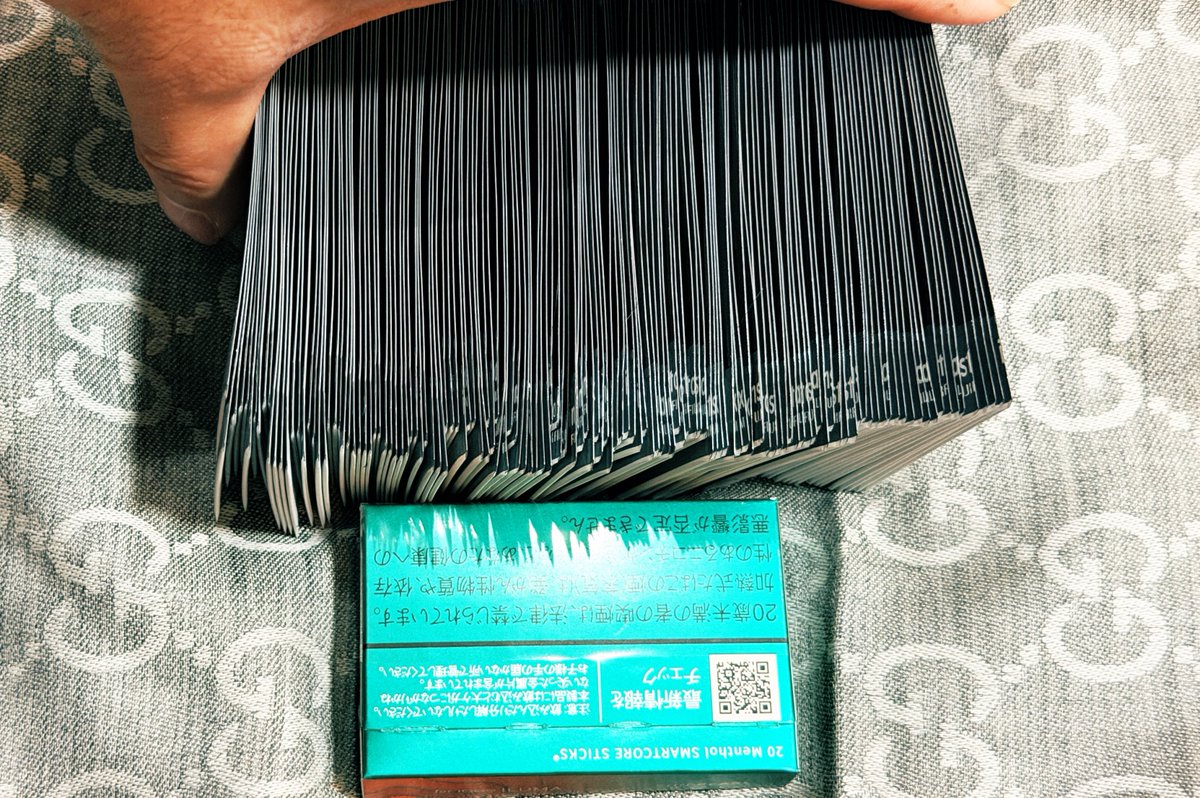 ポケットに入ってたチェキだけでもとりあえずチェキツイしようとした