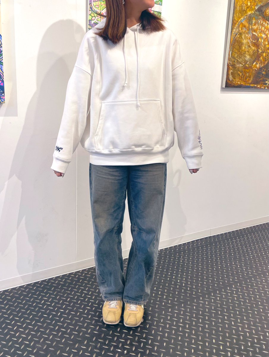199Xten's tweet photo. パーカーはMサイズLサイズがございます！
（写真はYODスタッフさん、M着用） https://t.co/l3Zb0qw3n7