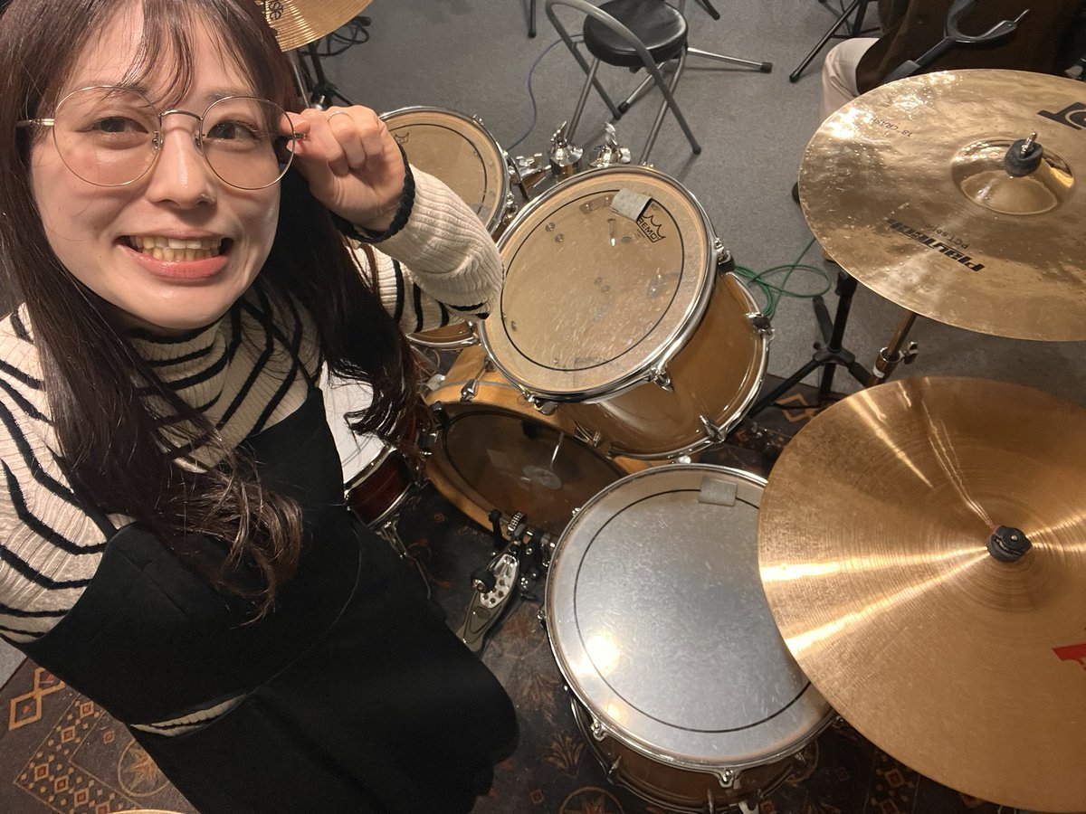 yuuuuko403's tweet photo. ドームには行けない…が、自分のライブ！リハ中です！同じ時間帯に本番！優衣ちゃんめがねかけて、気持ちはいっしょ！！

#ぞふるっぱー https://t.co/wONeJiGaK1