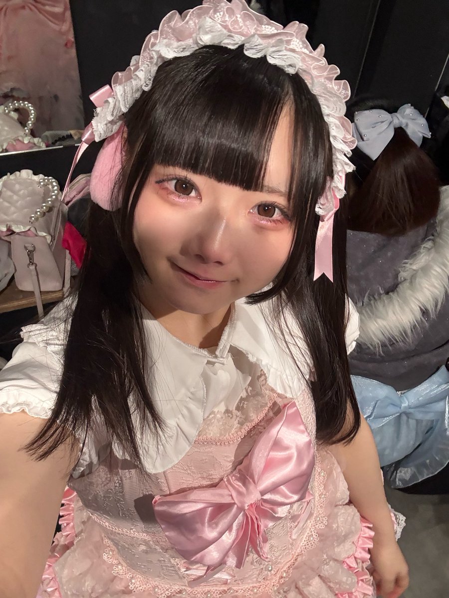 新宿デノアありがとうございました🎀💘
今日はきらにゃんの誕生日前日でした！きらにゃんホワイト(勝手に名付けた笑)振ってくれてありがとう( ¯ ³¯)♡会場が白で綺麗だったな〜ᴗ  ̫ ᴗ🤍
次のライブは渋谷！ゆあ渋谷だいすきなんだよね〜🎀🫶🏻会いにきてね！！！
 #ﾃﾞｨﾃﾞｨｽｺｯｺ