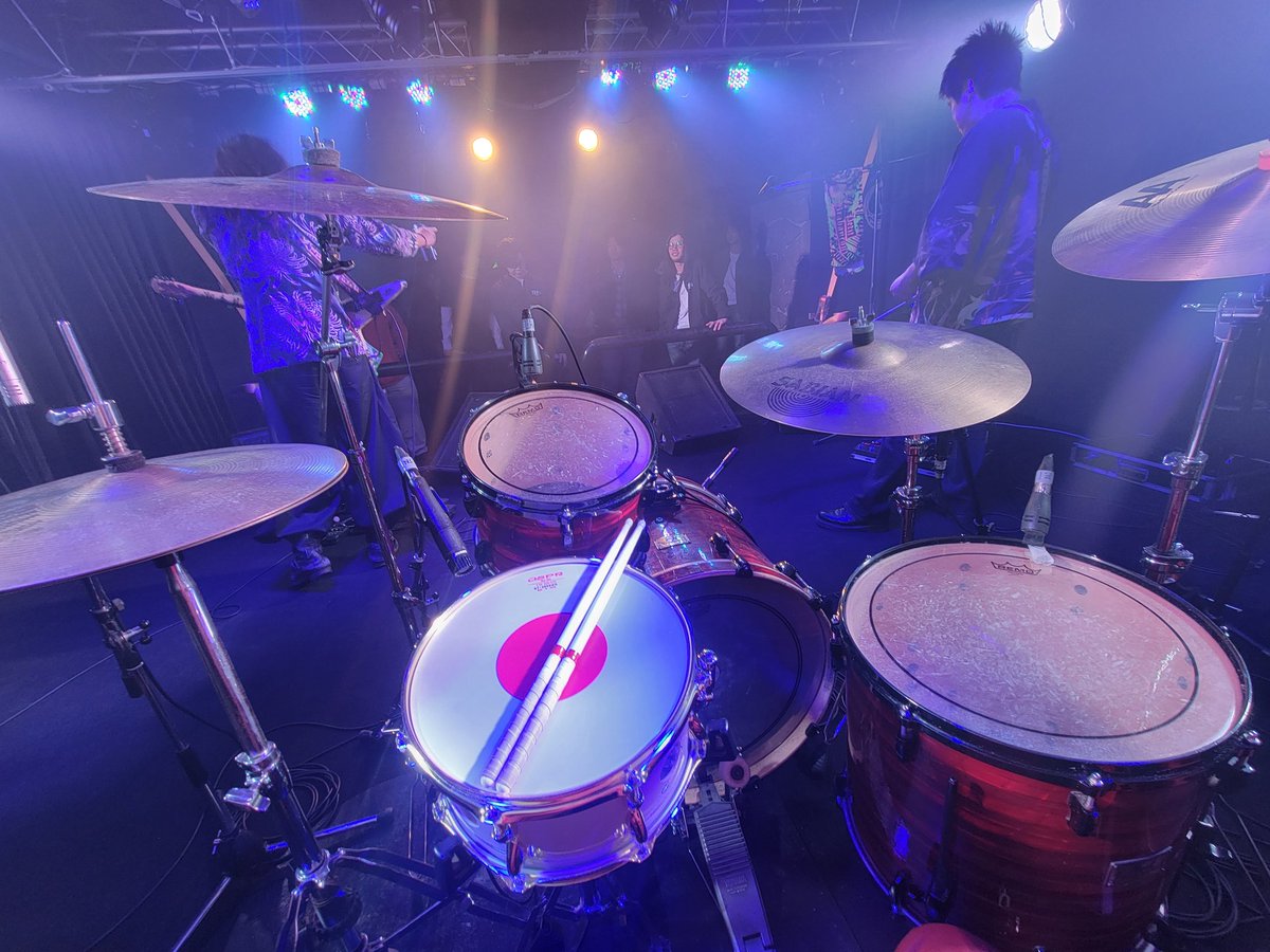 69SiShoU69's tweet image. 群馬県桐生VAROCKでのライブお疲れ様でした🤟
めちゃくちゃ爆音でしたね‼️🔥
また、宜しくお願い致します🤟
#aspr
#AHEAD 
#Hideout