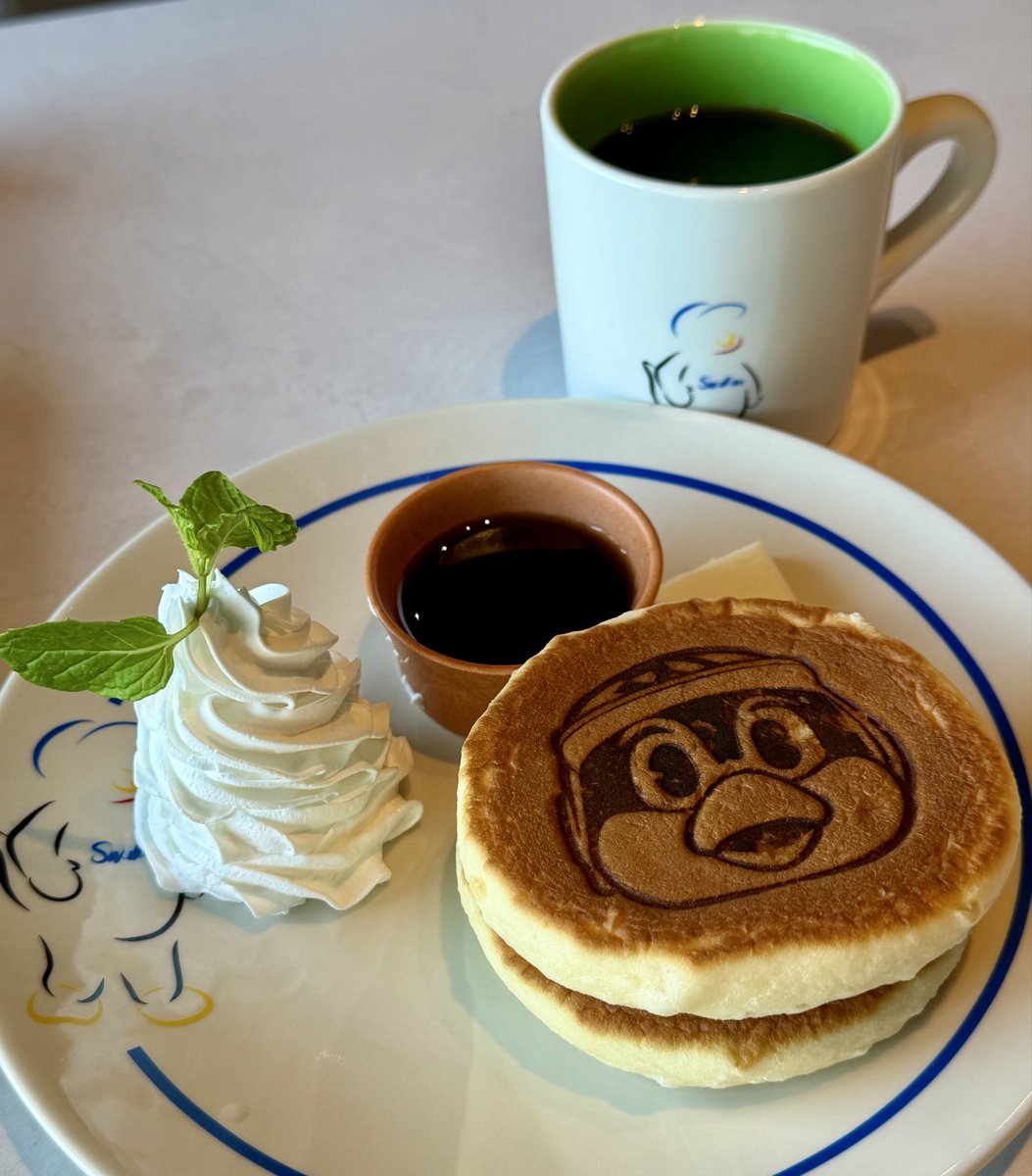 rascalpon's tweet photo. Official Goods Shop信濃町店のグランドオープン行ってきた。スワキャン中継見てたら出遅れて欲しかったグッズは沢山売り切れてたけど…再販あるといいな。くるりんぱカフェにも行けて良い休日だった✨ https://t.co/8KGRjkMhS3