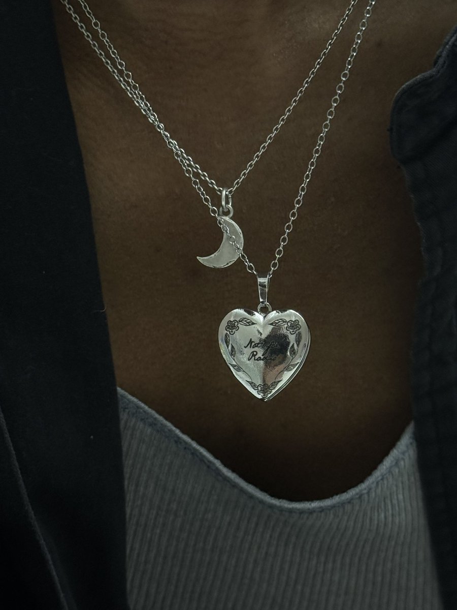 ryanslore's tweet image. i just use twitter to post selfies that i dont post to instagram now (pls ignore the fact that i need a hair cut!!)