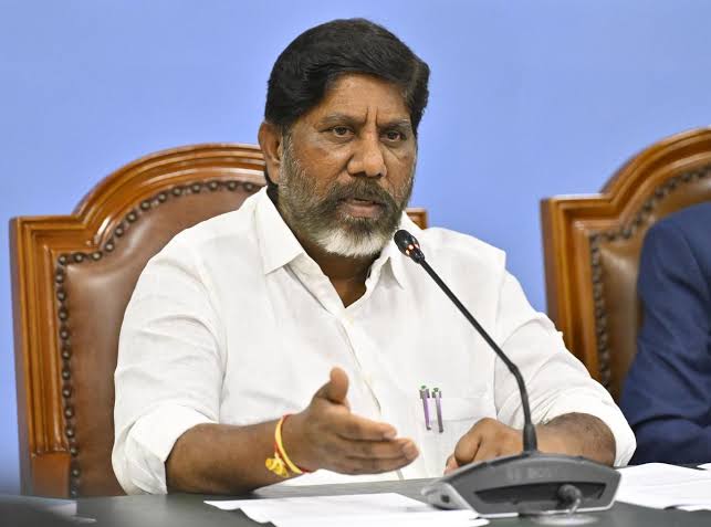 NewsMeter_In's tweet photo. #Hyderabad:
Big relief for #govtemployees
#Telangana government has released Rs 720 crore to clear pending employee dues on the directions of Deputy CM @Bhatti_Mallu Vikramarka.
Entire surrender #leaveencashment pending from 2022–Feb 2025 cleared in one go.
Bills include #gratuity, #GPF, surrender leave & advances.
Funds released via green channel as part of the People’s Government’s commitment.
The State Government continues to honour its assurances, with over Rs 700 crore being released every month to clear legacy dues.