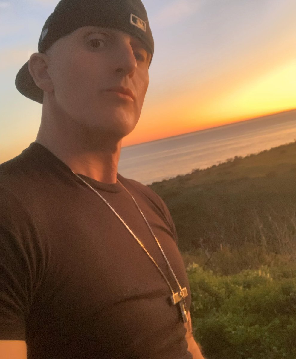 Golden hour understood the assignment.
— b. 🎼🎧💯
#SluggersUnited