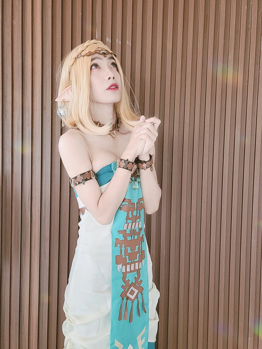 YurieHeart's tweet photo. "When The Glow Of The Blood-Stained Moon Shines Upon The Land, The Aimless Spirits Of Slain Monsters Return To Flesh. The World Is Threatened Once Again."-Zelda,Tears of Kingdom

Special thanks to my sponsor for making this cosplay happen. 🥰 #princesszeldacosplay #Zeldacosplay https://t.co/OnPrb1Gan2