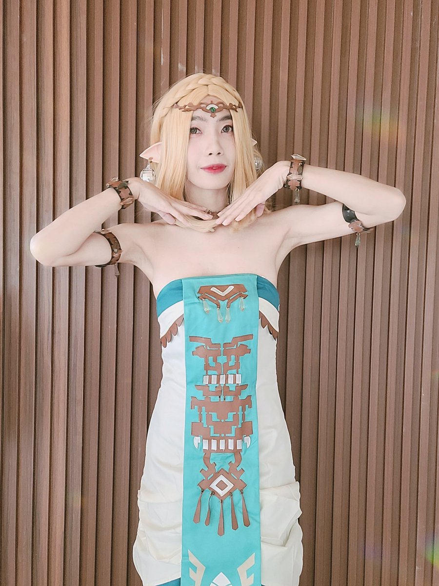 YurieHeart's tweet photo. "When The Glow Of The Blood-Stained Moon Shines Upon The Land, The Aimless Spirits Of Slain Monsters Return To Flesh. The World Is Threatened Once Again."-Zelda,Tears of Kingdom

Special thanks to my sponsor for making this cosplay happen. 🥰 #princesszeldacosplay #Zeldacosplay https://t.co/OnPrb1Gan2