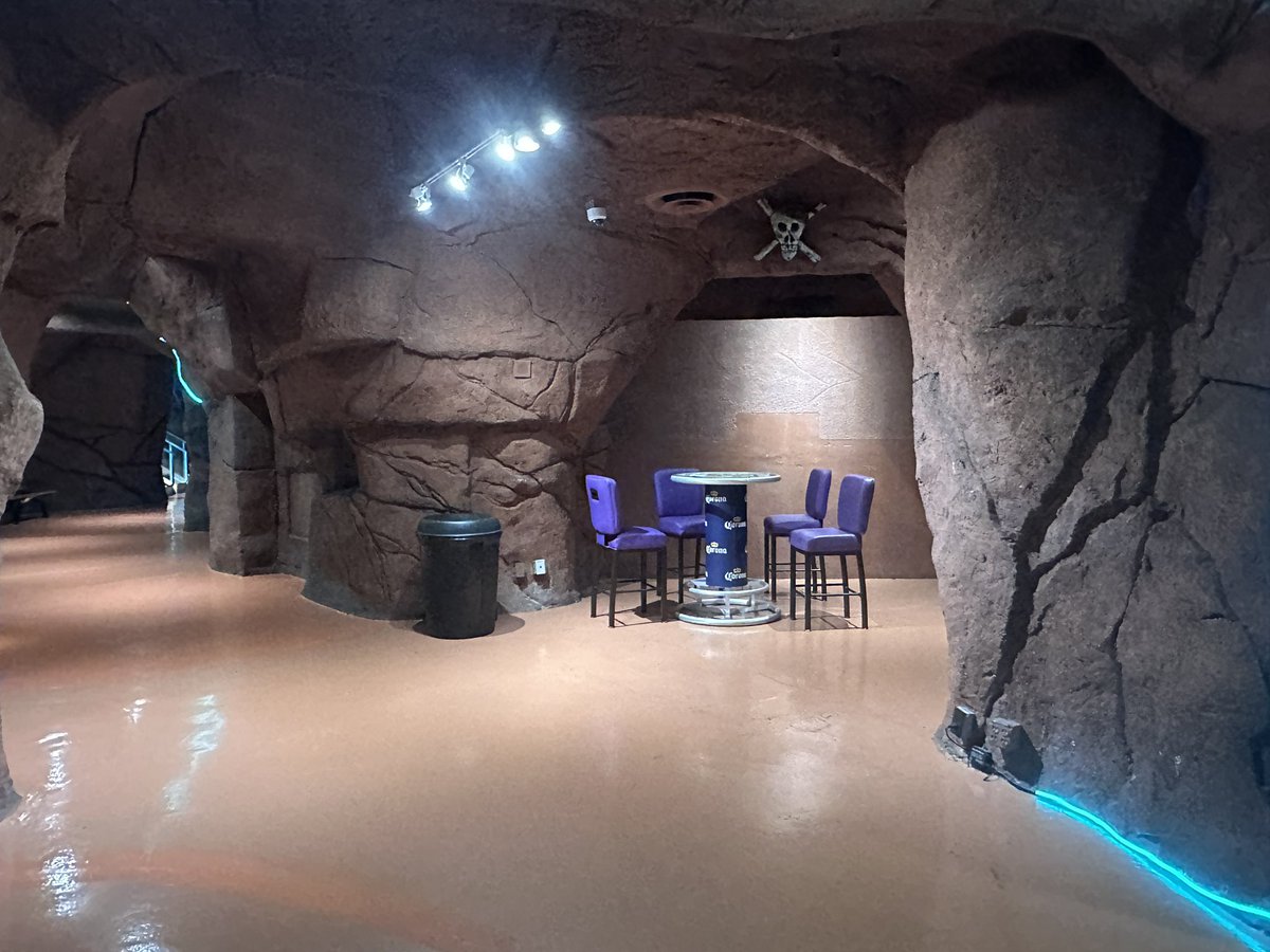 Leprechaun in the Hood for Love tweet media