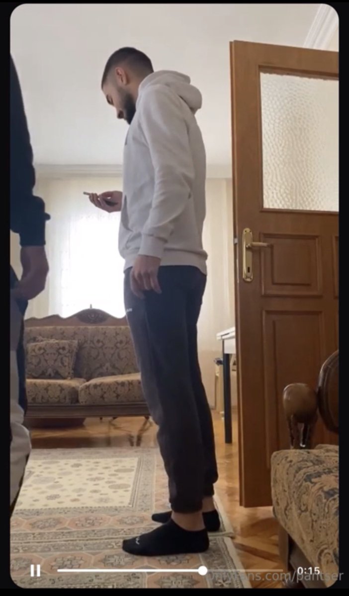 EmbarrassedMan tweet media