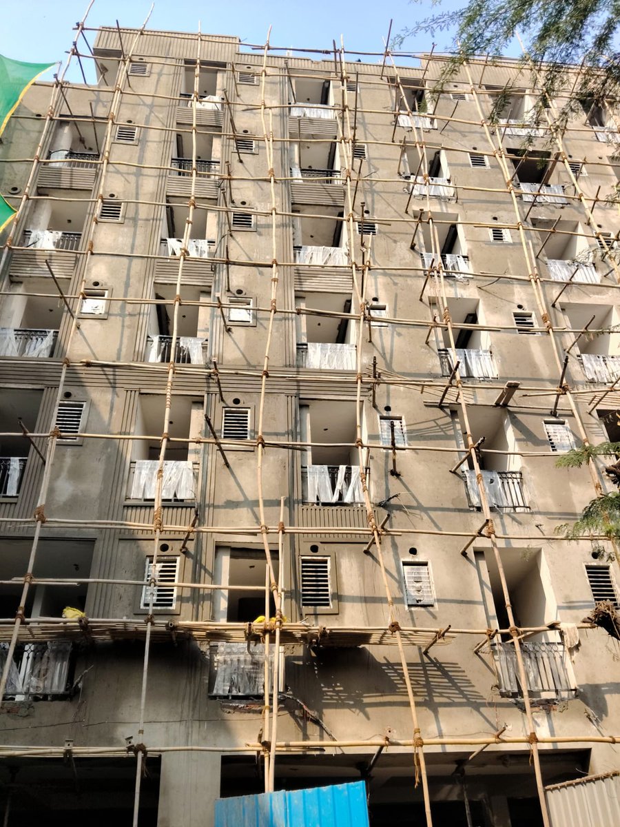 🚨 नेब सराय में 'बिल्डर माफिया' का खुला खेल: सरकारी जमीन पर खड़ी हो रही हैं 6-7 मंजिला अवैध इमारतें, सिस्टम 'मिठाई' खाकर चुप! 🚨

​यह केवल अवैध निर्माण नहीं, बल्कि प्रशासन, बिजली विभाग और राजस्व विभाग की मिलीभगत से सरकारी खजाने की खुली लूट है।

​📍प्लॉट नं. 325A और 326, खसरा नंबर