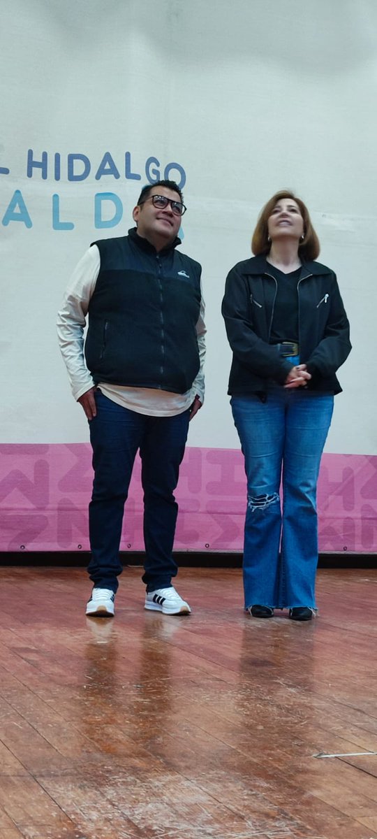 abpensil's tweet photo. Recibimos a los amig@s @gabysalido y @jupagugo muchas gracias por pasar a saludarnos y acordarse de nosotros los de la Pensil. Abrazo enorme. https://t.co/FVN6iuToe1