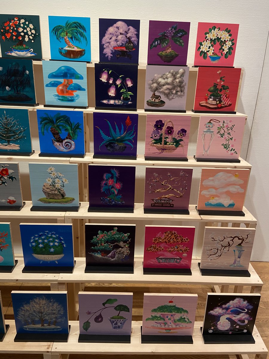 AKANESASU0214's tweet photo. 東京藝術大学 卒業・修了作品展
高橋愛佳さん《自由律盆栽》

盆栽のフレームに多数の自由なモチーフ
珊瑚、ブロッコリー、サボテン、アロエ等々…ずっと鑑賞していたい視覚的に楽しい作品でした。

是非、会場にてご覧ください。本日まで。 https://t.co/9337Qtm1O7